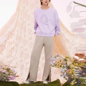 Blommig tröja med rund hals, asiatiska storlekar ”Lilac”