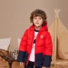 Fleecefodrad dunjacka med huva och logomärke Asiatiska storlekar ”Röd Svart”