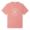 Go-To Chuck Taylor All Star Patch T-shirt med standardpassform, asiatiska storlekar, ”Pink”