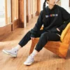 Kontrasterande färger Alfabetbroderad stickad hoodie Svart
