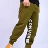 Wordmark Jogger Asiatisk storlek ”Olive Green”